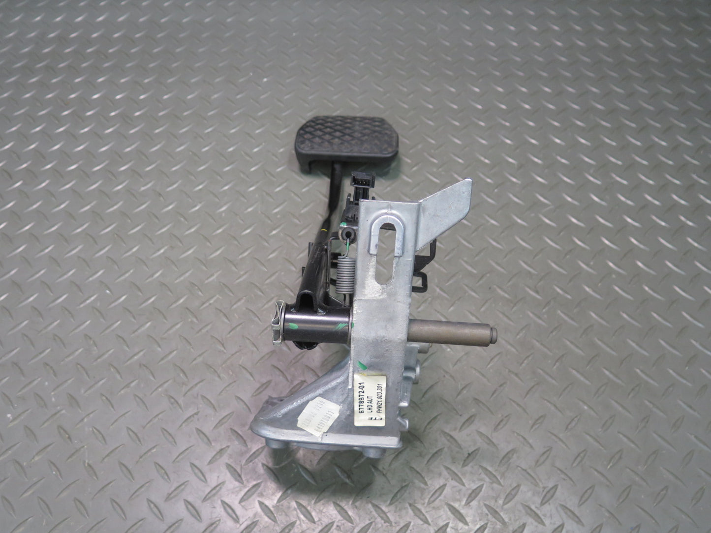 03-08 BMW E85 Z4 3.0L A/T Gas Acceleration & Brake Pedal w Footrest Pad Set OEM