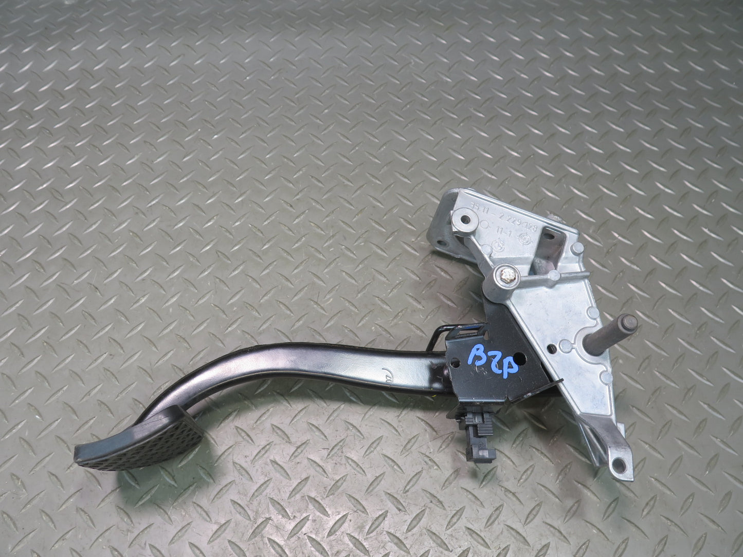 03-08 BMW E85 Z4 3.0L A/T Gas Acceleration & Brake Pedal w Footrest Pad Set OEM