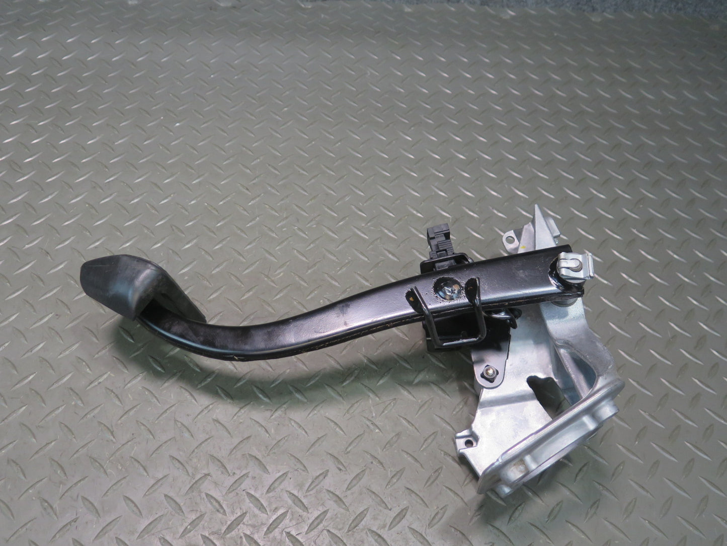 03-08 BMW E85 Z4 3.0L A/T Gas Acceleration & Brake Pedal w Footrest Pad Set OEM