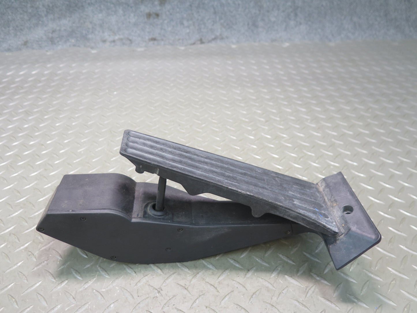 03-08 BMW E85 Z4 3.0L A/T Gas Acceleration & Brake Pedal w Footrest Pad Set OEM