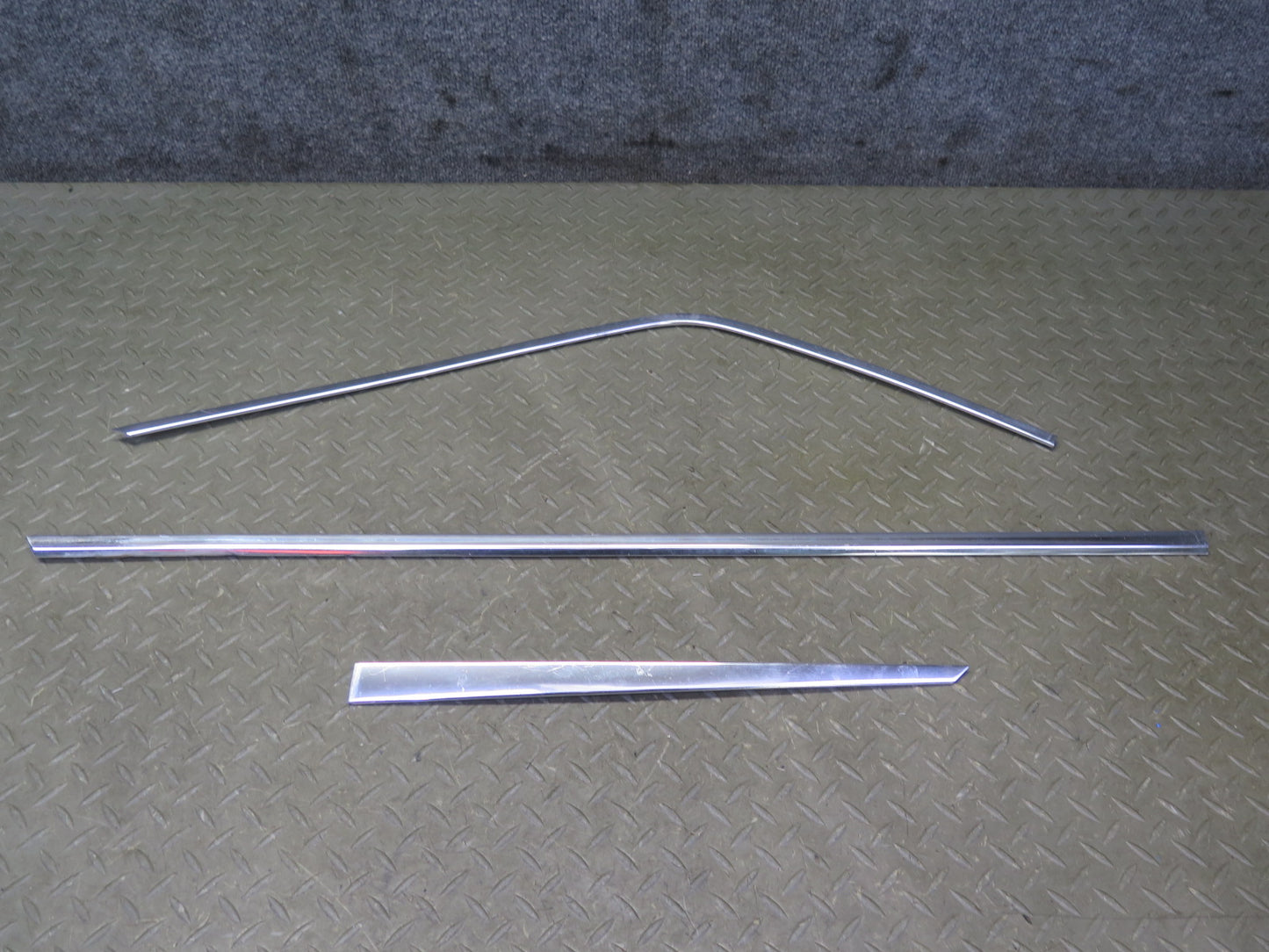 74-83 Mercedes W123 Front Right Door Window Chrome Trim Cover Molding Set OEM