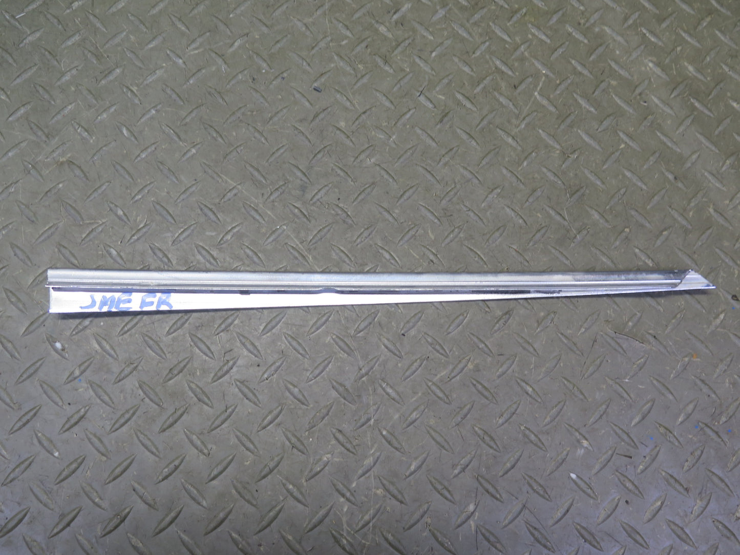 74-83 Mercedes W123 Front Right Door Window Chrome Trim Cover Molding Set OEM