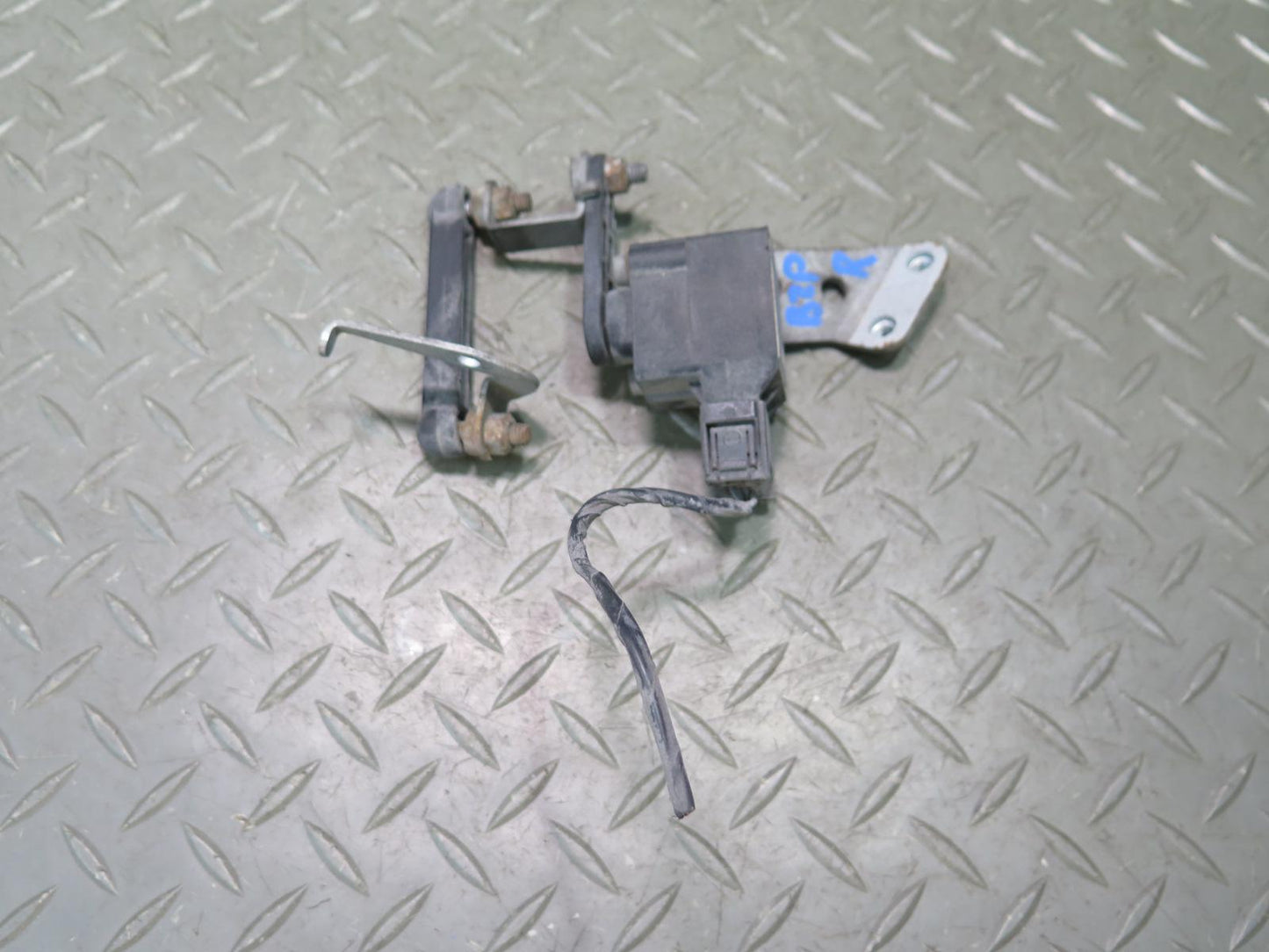03-08 BMW E85 Z4 Rear Right Suspension Height Level Sensor 6778810 OEM