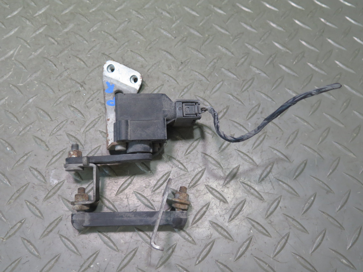 03-08 BMW E85 Z4 Rear Right Suspension Height Level Sensor 6778810 OEM