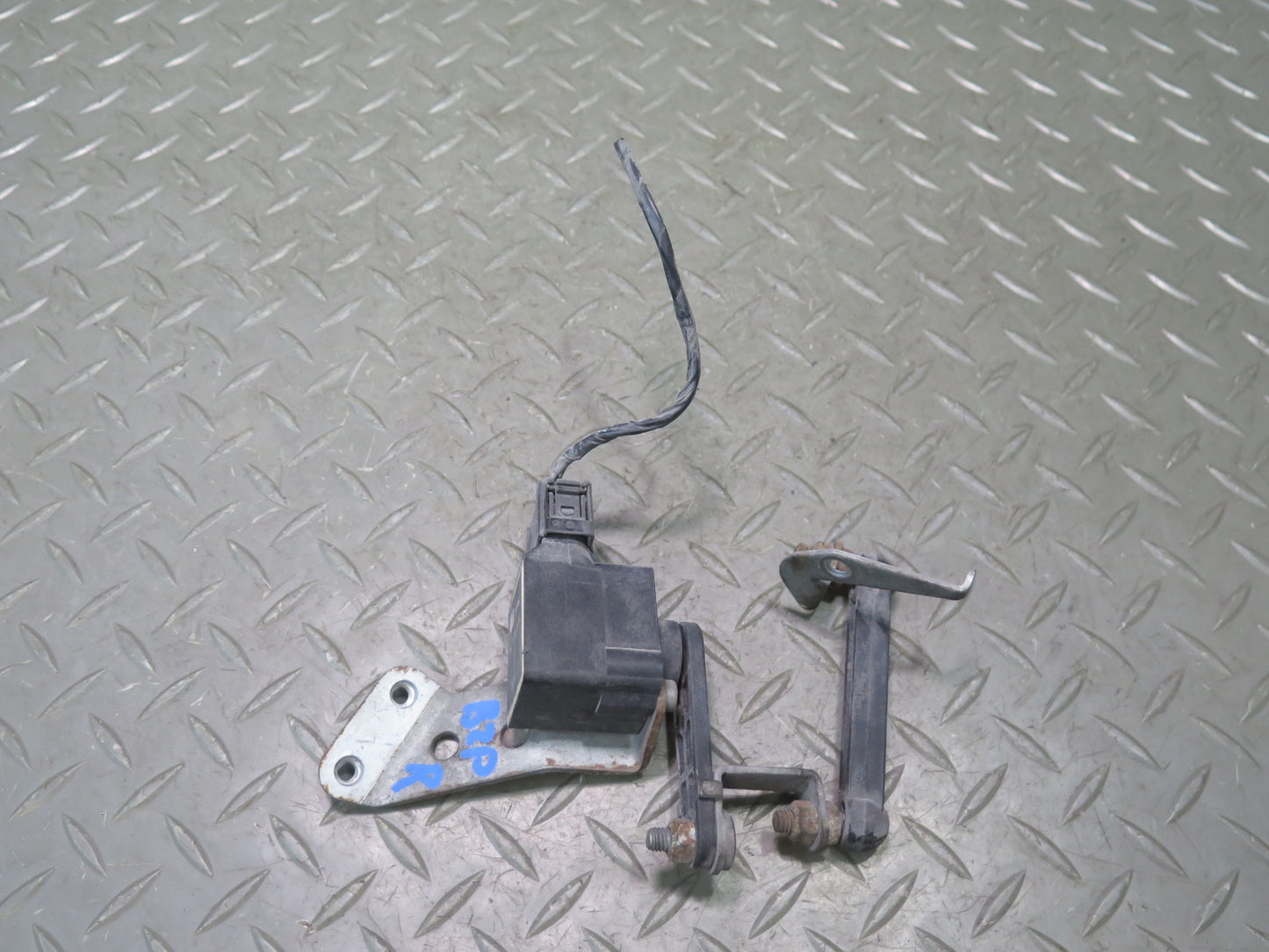 03-08 BMW E85 Z4 Rear Right Suspension Height Level Sensor 6778810 OEM