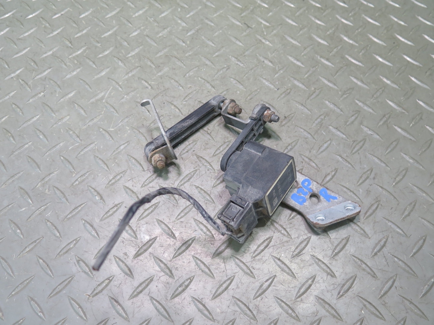 03-08 BMW E85 Z4 Rear Right Suspension Height Level Sensor 6778810 OEM