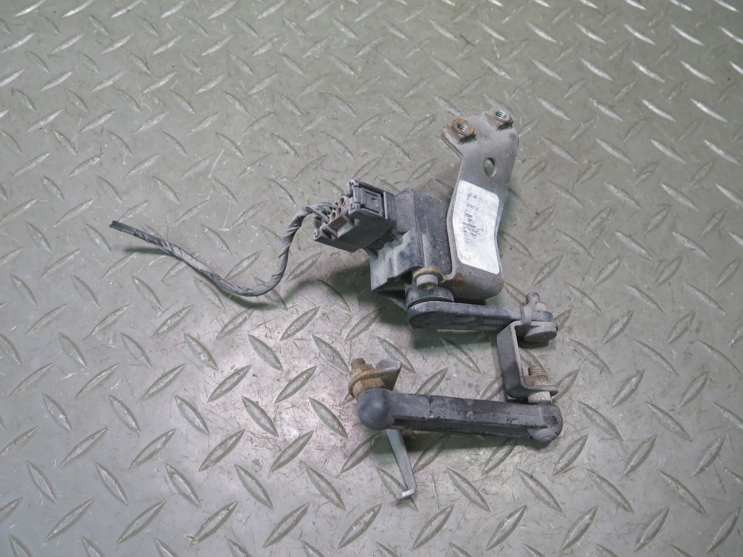 03-08 BMW E85 Z4 Rear Right Suspension Height Level Sensor 6778810 OEM