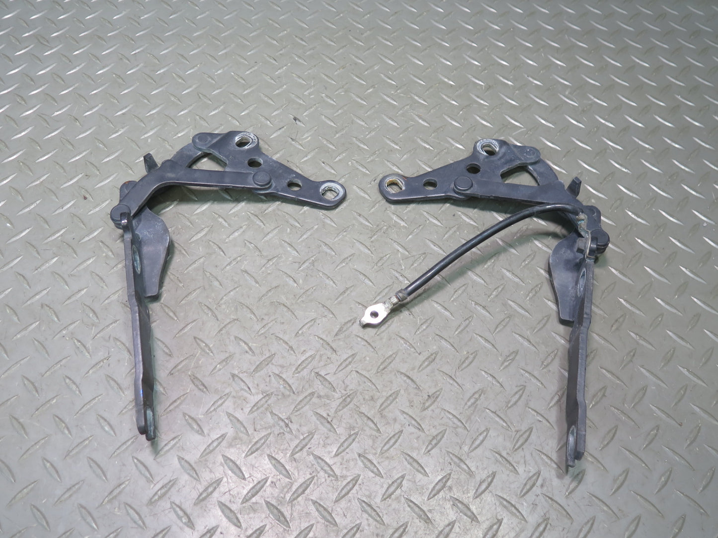 03-08 BMW E86 E85 Z4 Set of 2 Front Left & Right Hood Bonnet Hinge Schwarz OEM
