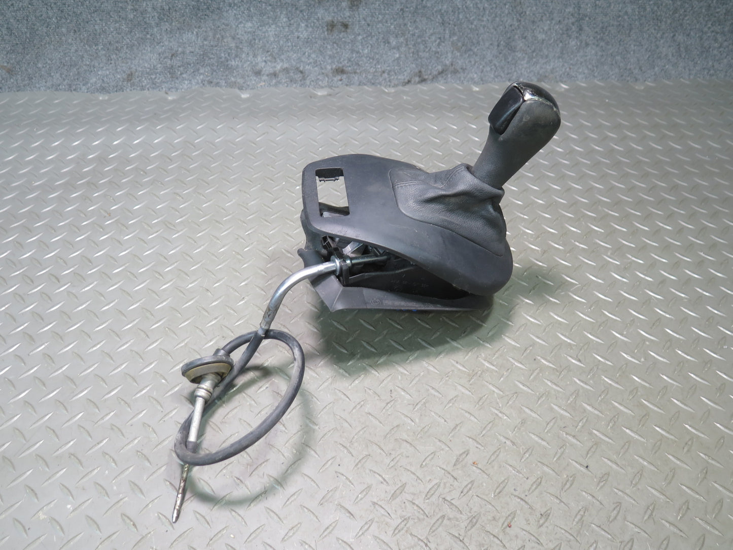 06-08 BMW E85 Z4 3.0L A/T Automatic Transmission Shifter w Knob & Cable Assy OEM