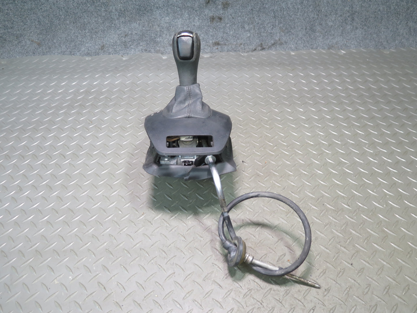 06-08 BMW E85 Z4 3.0L A/T Automatic Transmission Shifter w Knob & Cable Assy OEM