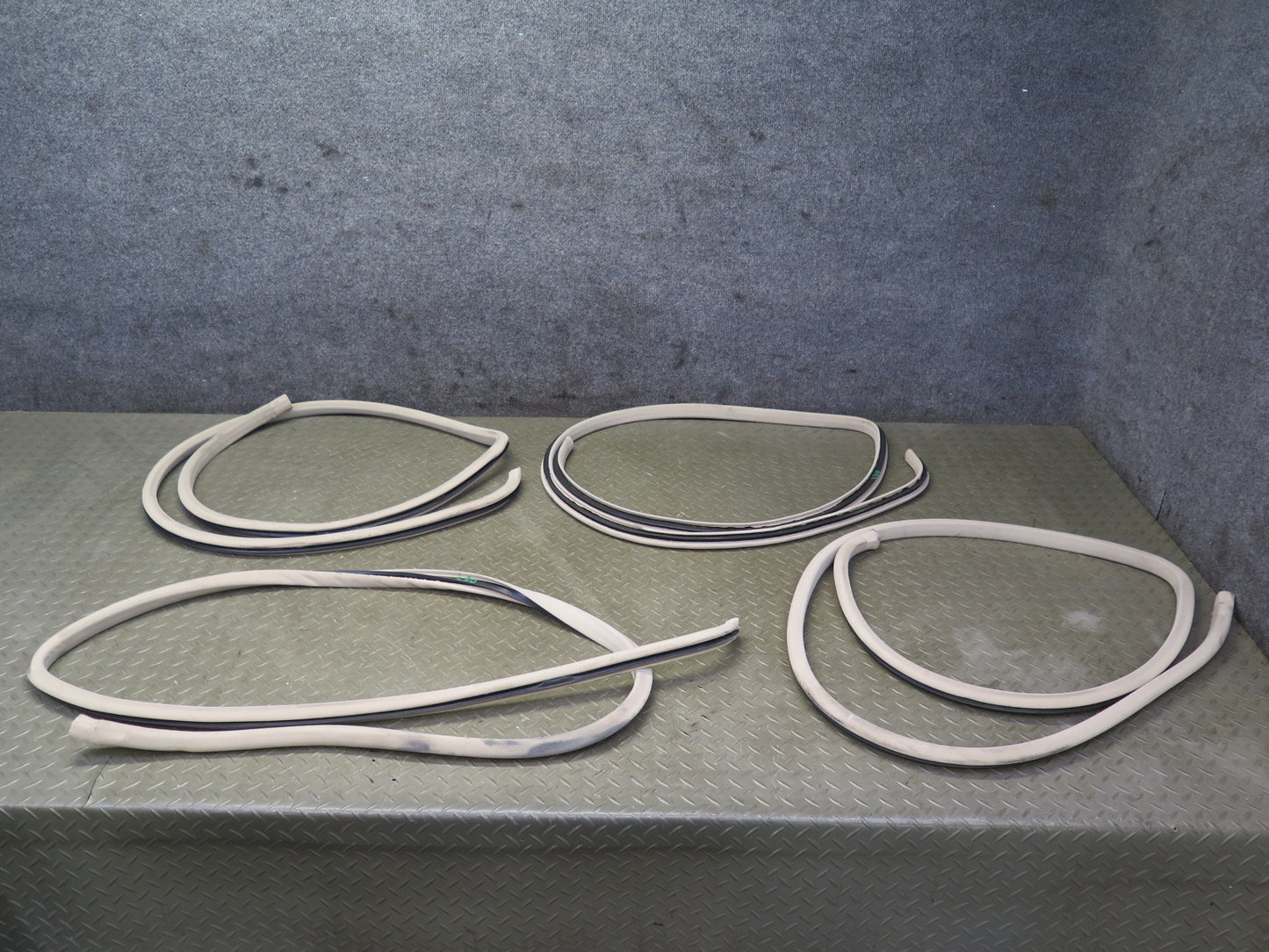 95-00 Lexus UCF20L LS400 Set of 4 Front & Rear Door Weatherstrip Seal Ivory OEM