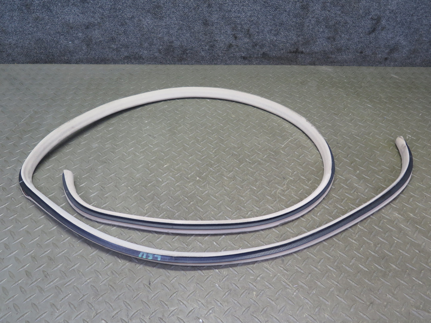 95-00 Lexus UCF20L LS400 Set of 4 Front & Rear Door Weatherstrip Seal Ivory OEM