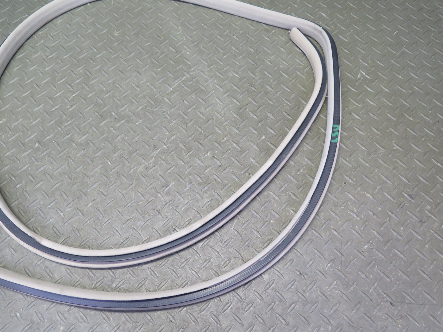 95-00 Lexus UCF20L LS400 Set of 4 Front & Rear Door Weatherstrip Seal Ivory OEM