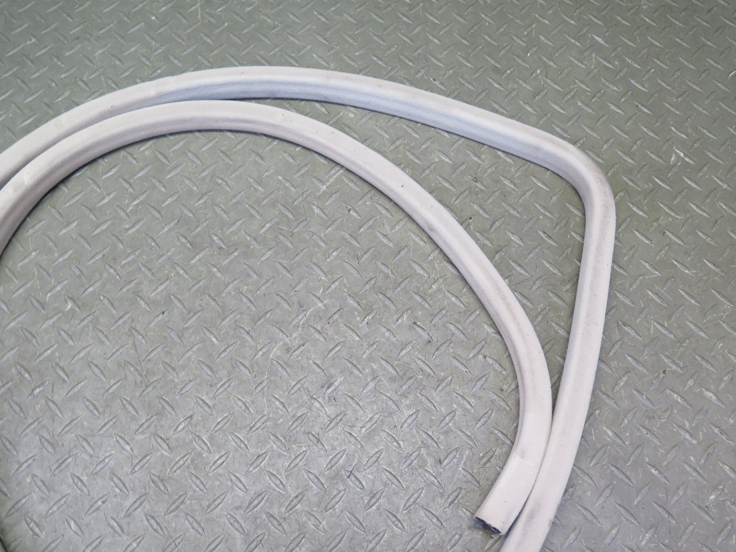 95-00 Lexus UCF20L LS400 Set of 4 Front & Rear Door Weatherstrip Seal Ivory OEM