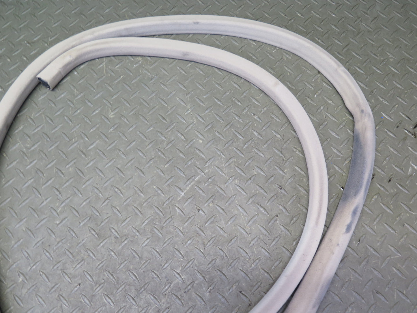95-00 Lexus UCF20L LS400 Set of 4 Front & Rear Door Weatherstrip Seal Ivory OEM