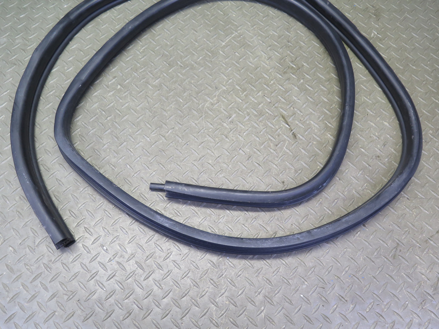 2003-2009 Hummer H2 Front & Rear Door Weatherstrip Rubber Seal Gasket Set of 4