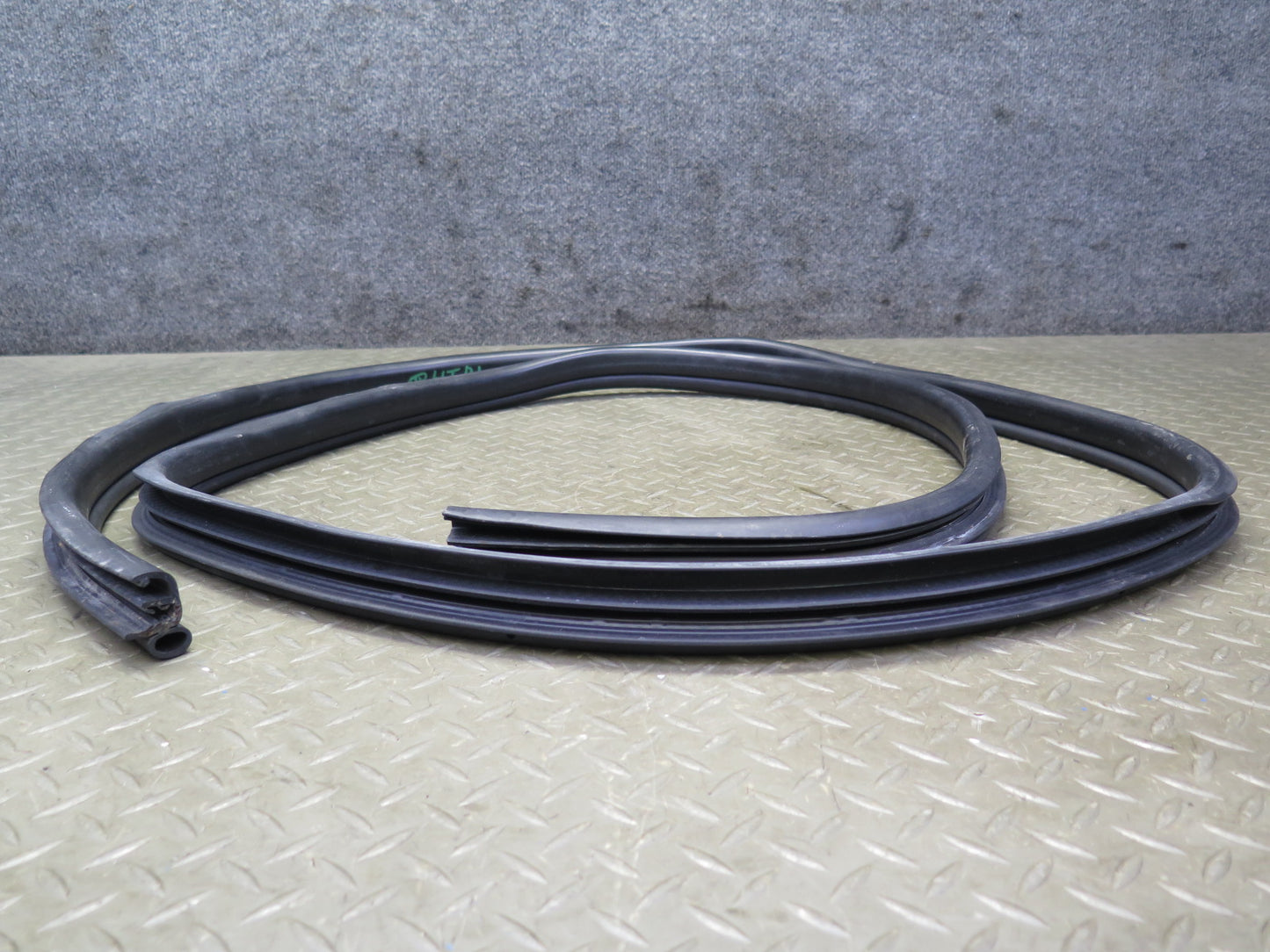2003-2009 Hummer H2 Front & Rear Door Weatherstrip Rubber Seal Gasket Set of 4