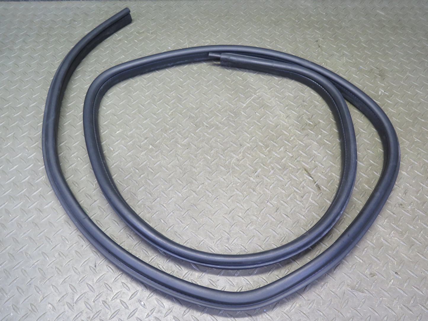 2003-2009 Hummer H2 Front & Rear Door Weatherstrip Rubber Seal Gasket Set of 4