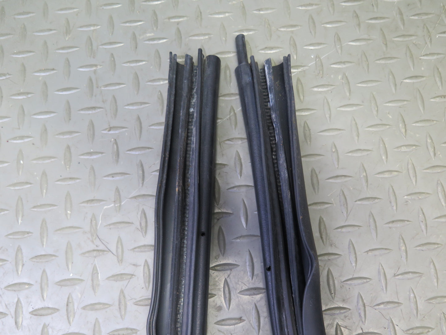 2003-2009 Hummer H2 Front & Rear Door Weatherstrip Rubber Seal Gasket Set of 4