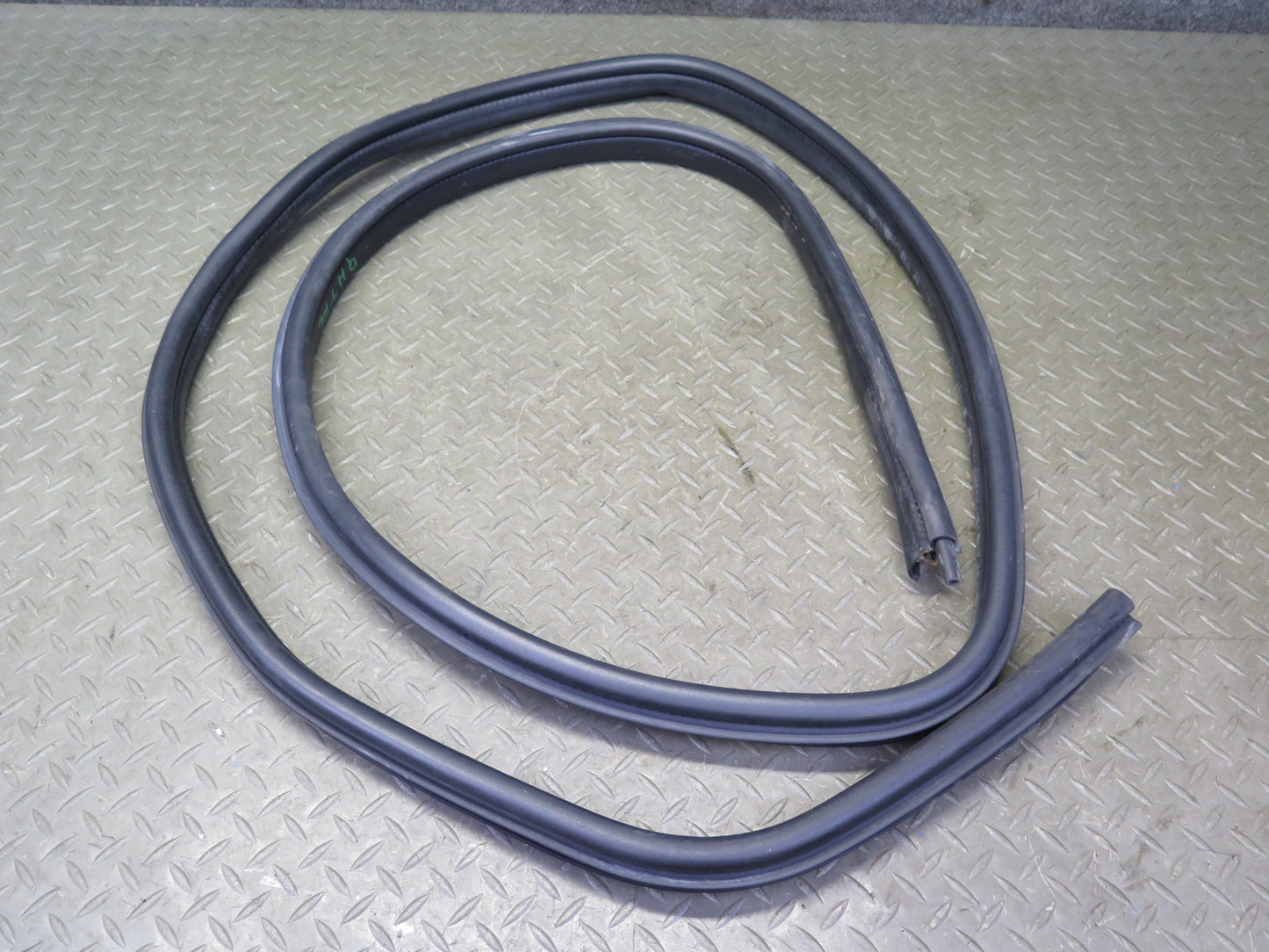 2003-2009 Hummer H2 Front & Rear Door Weatherstrip Rubber Seal Gasket Set of 4