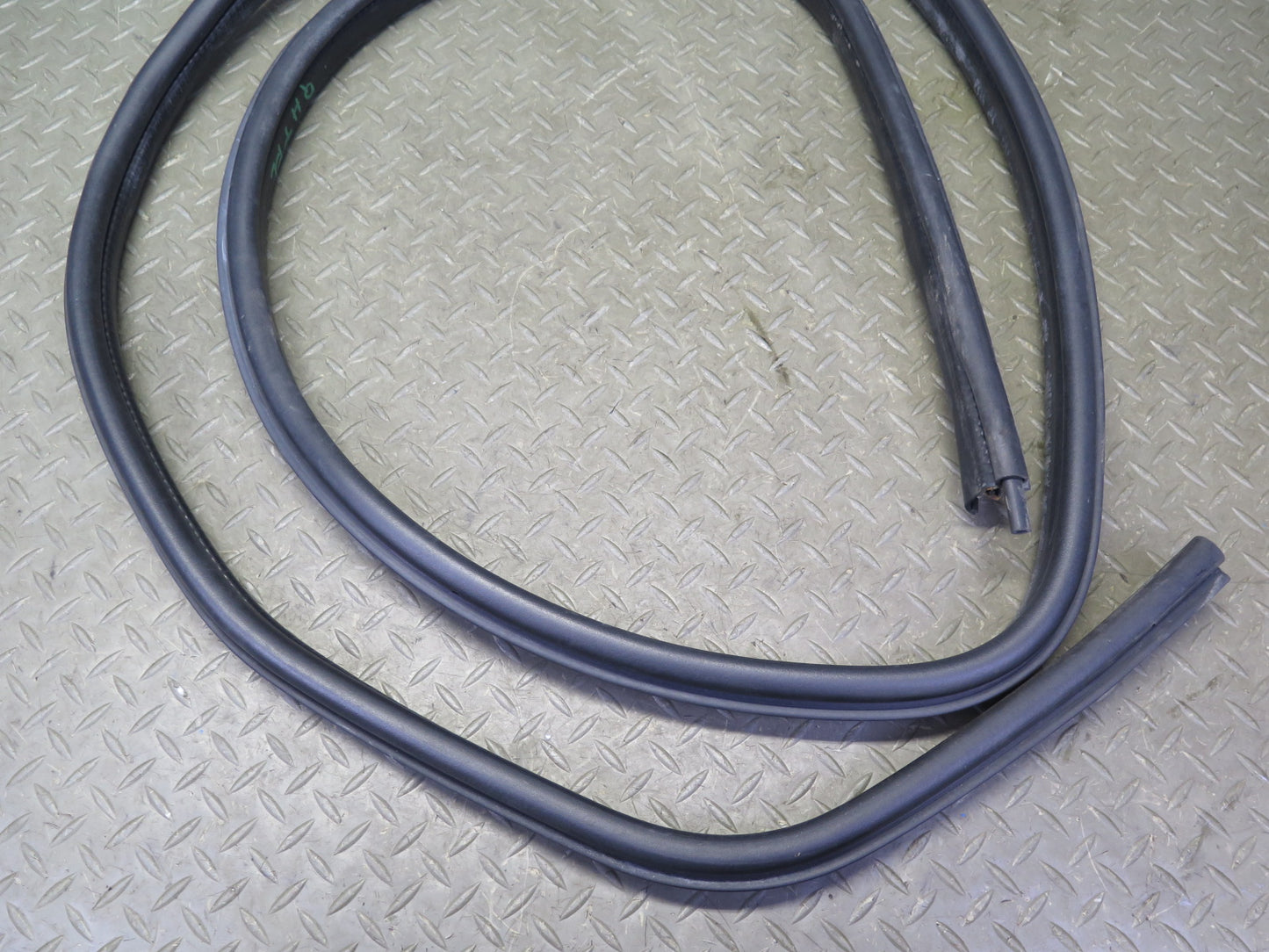 2003-2009 Hummer H2 Front & Rear Door Weatherstrip Rubber Seal Gasket Set of 4