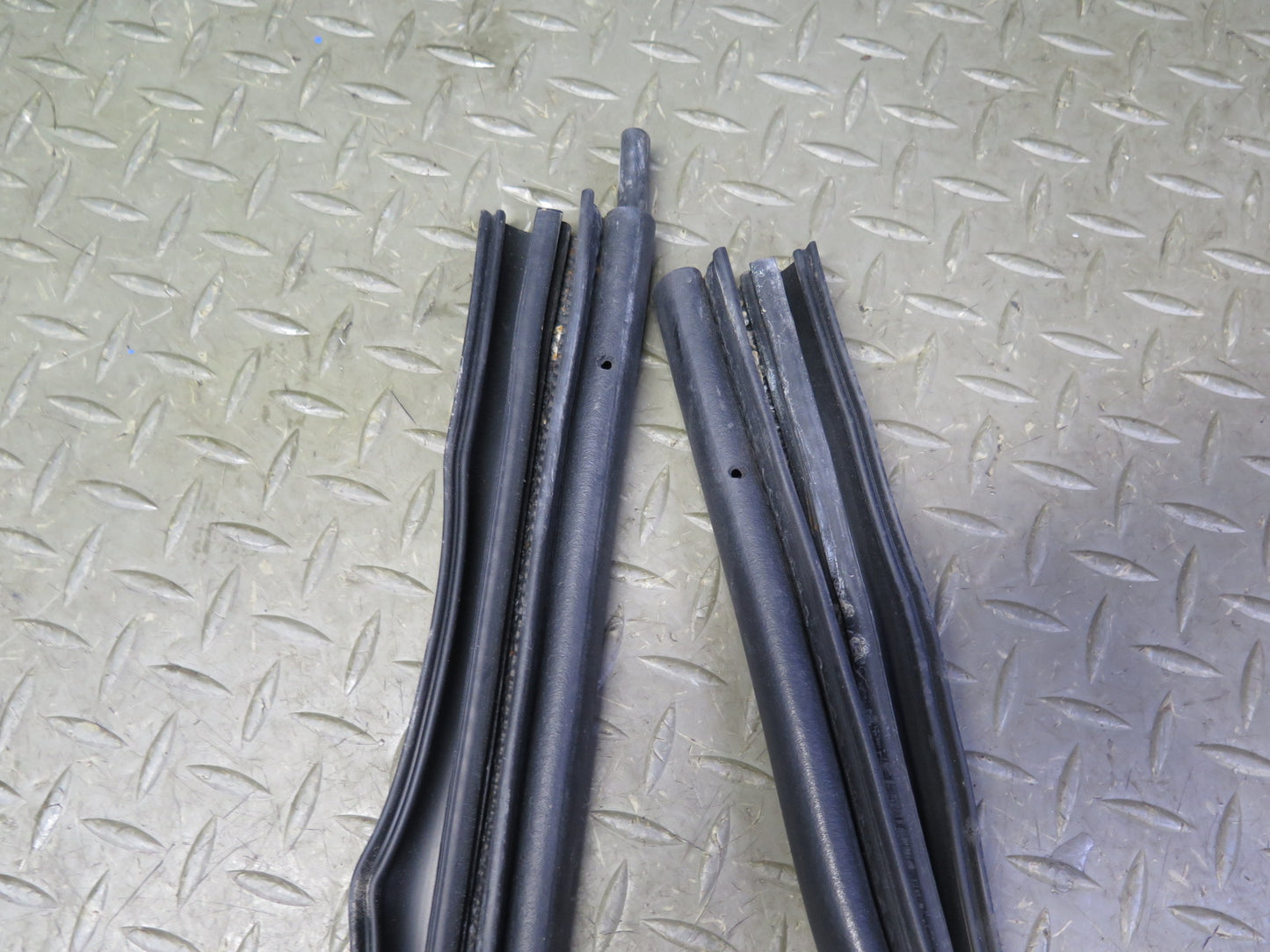 2003-2009 Hummer H2 Front & Rear Door Weatherstrip Rubber Seal Gasket Set of 4