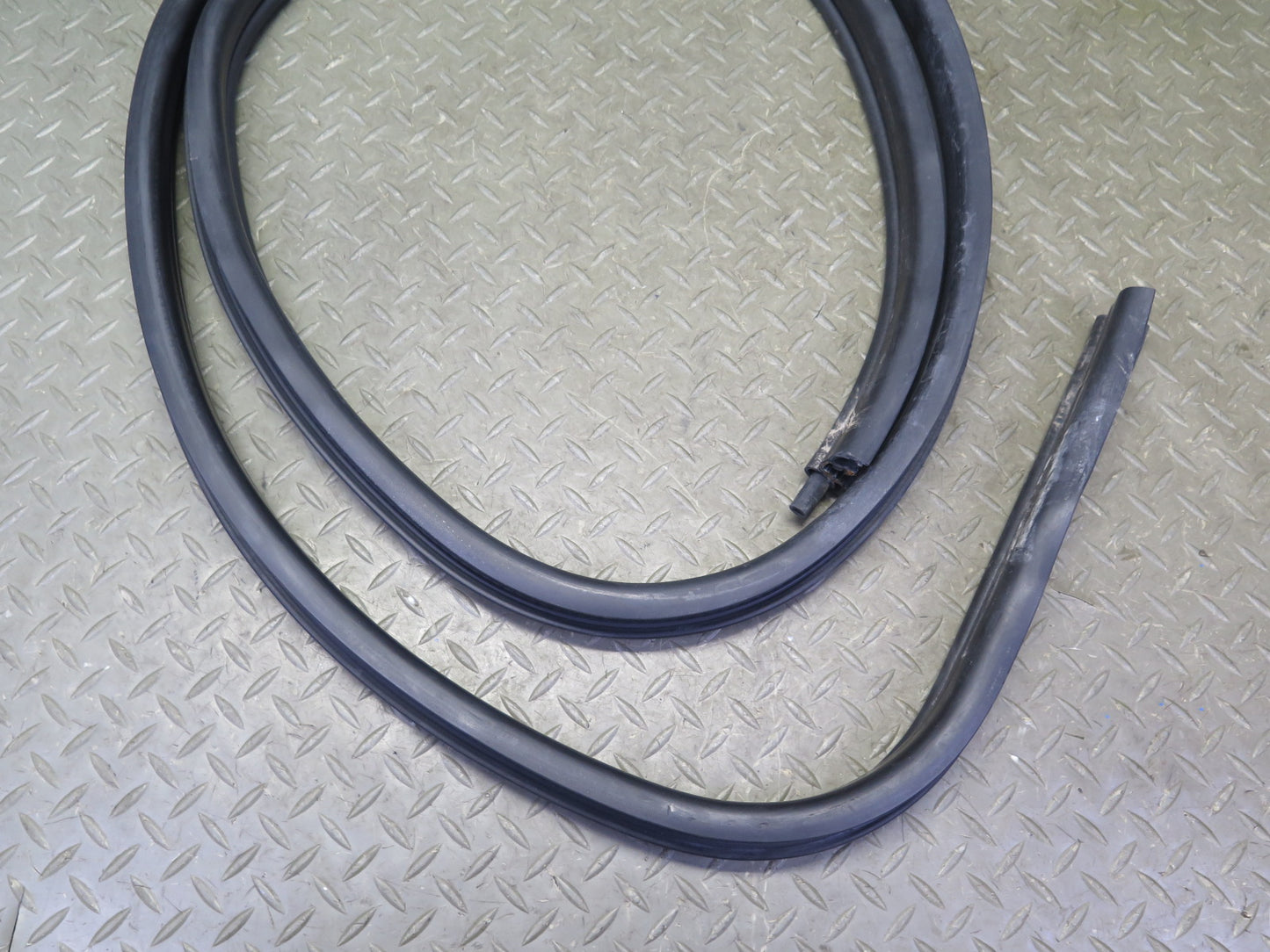 2003-2009 Hummer H2 Front & Rear Door Weatherstrip Rubber Seal Gasket Set of 4