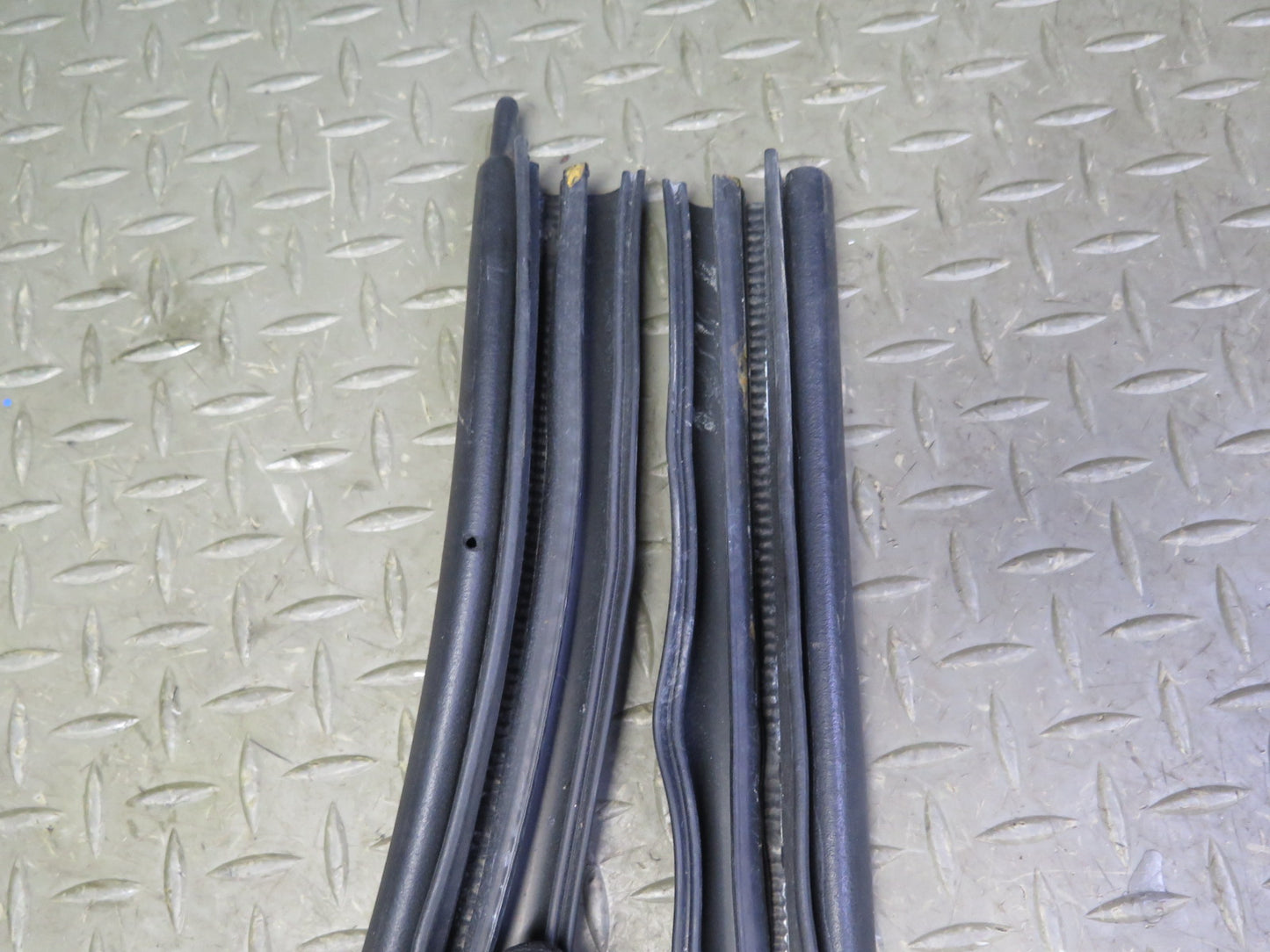 2003-2009 Hummer H2 Front & Rear Door Weatherstrip Rubber Seal Gasket Set of 4
