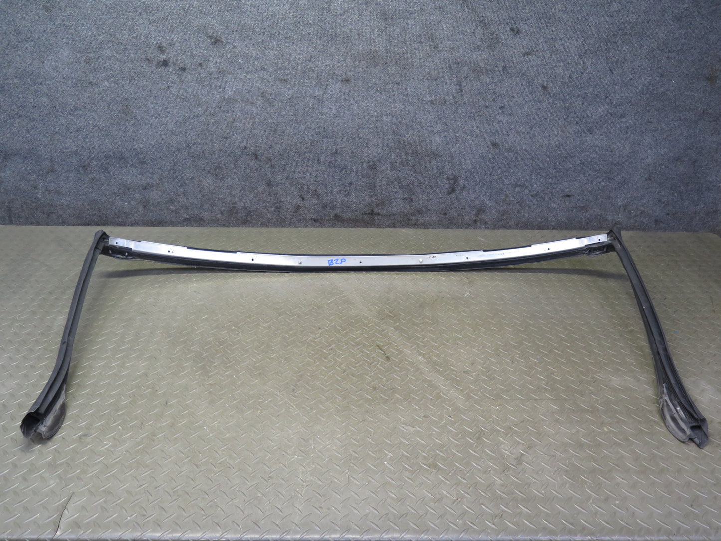 03-08 BMW Z4 E85 Roadster Windshield Frame Upper Weatherstrip Seal Bracket OEM
