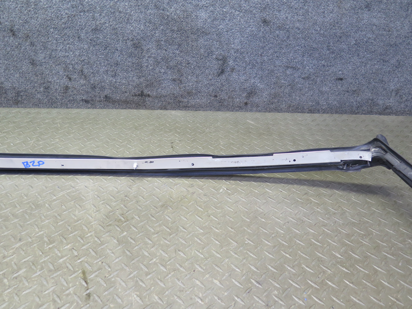 03-08 BMW Z4 E85 Roadster Windshield Frame Upper Weatherstrip Seal Bracket OEM