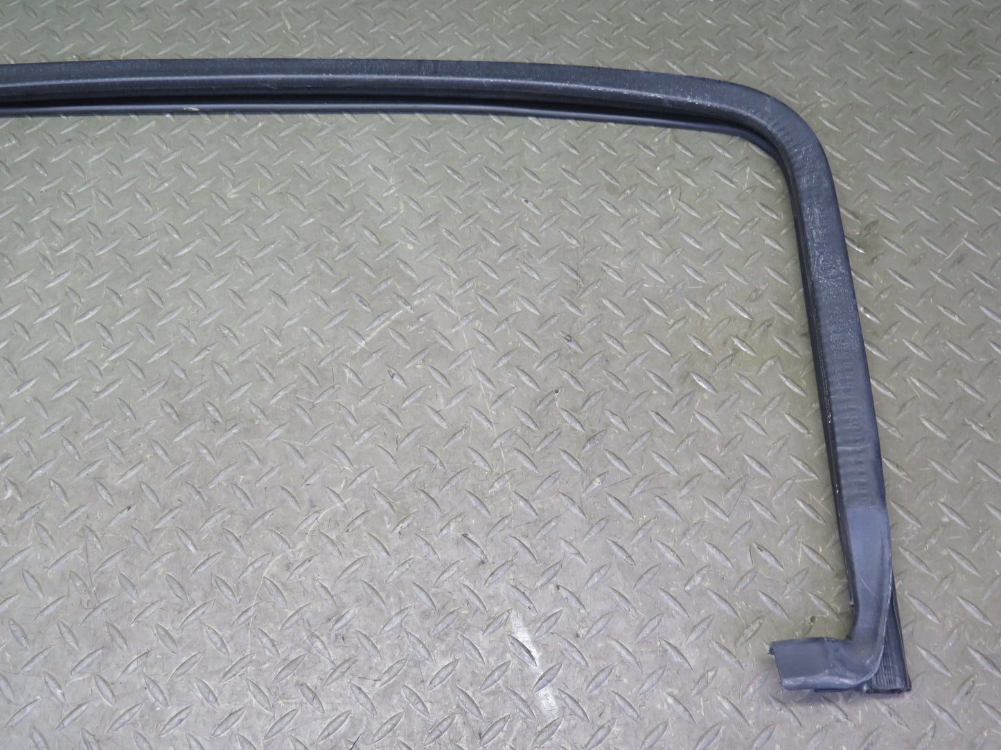 2003-2009 Hummer H2 Rear Left Window Outer Inner Weatherstrip Rubber Seal Set