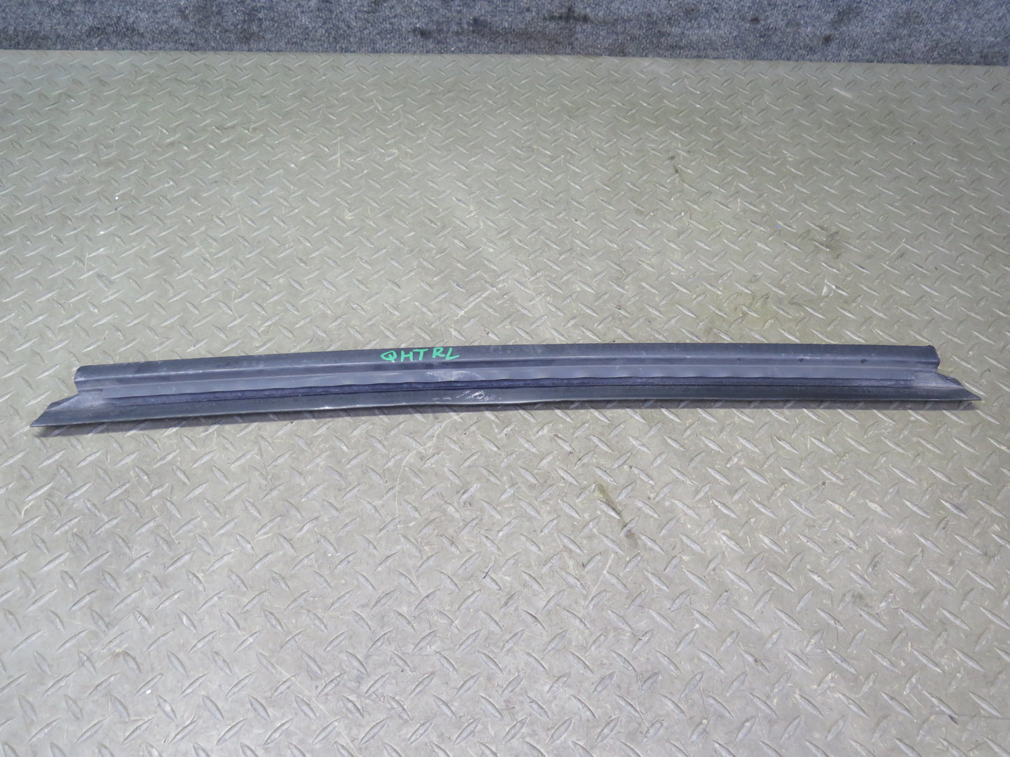2003-2009 Hummer H2 Rear Left Window Outer Inner Weatherstrip Rubber Seal Set