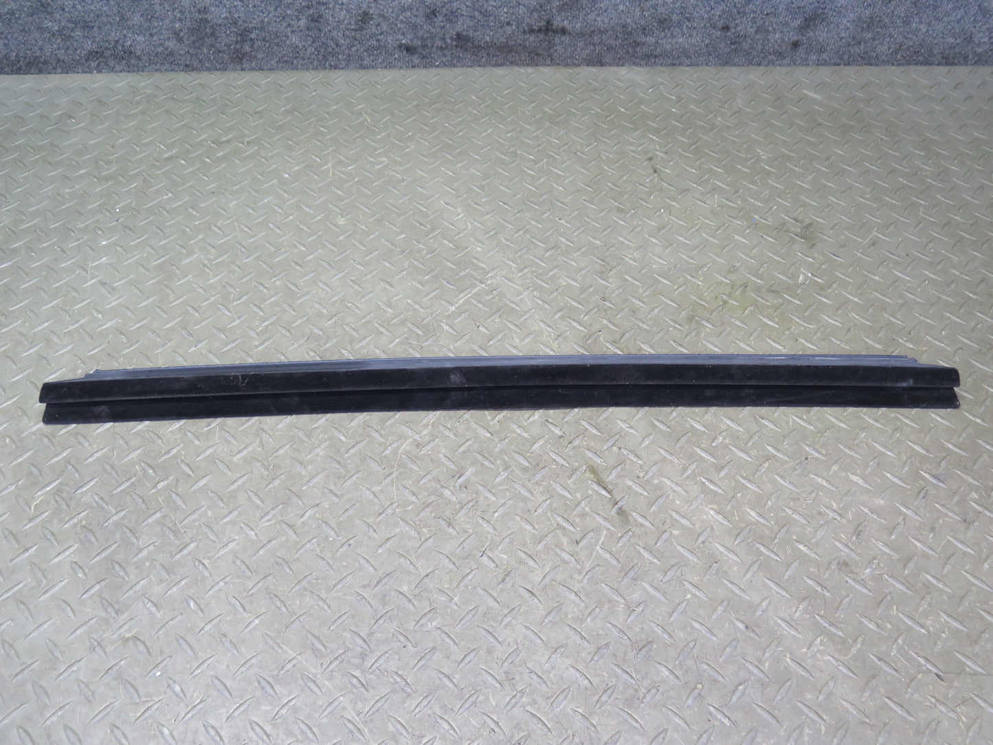 2003-2009 Hummer H2 Rear Left Window Outer Inner Weatherstrip Rubber Seal Set