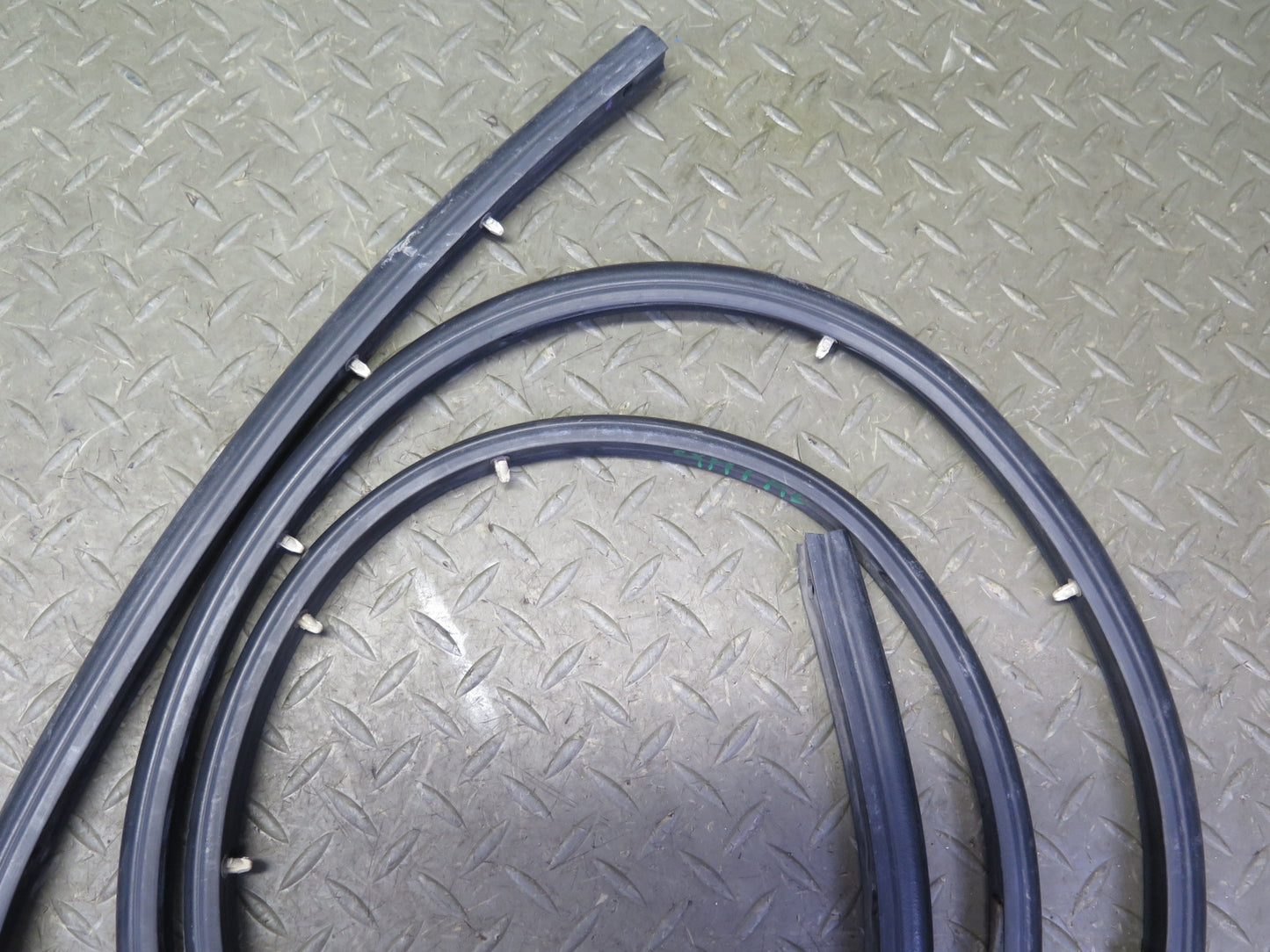 2003-2009 Hummer H2 Rear Left Window Outer Inner Weatherstrip Rubber Seal Set