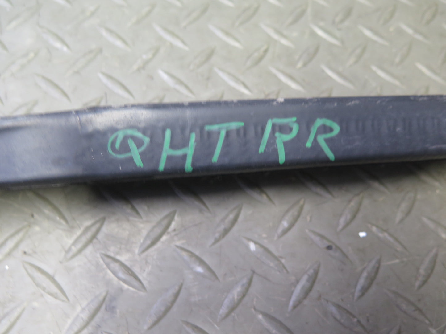 2003-2009 Hummer H2 Rear Right Window Outer Inner Weatherstrip Rubber Seal Set