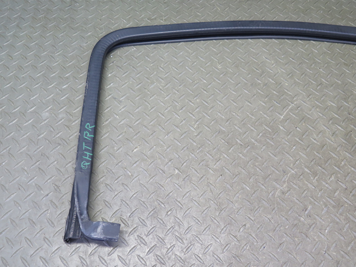 2003-2009 Hummer H2 Rear Right Window Outer Inner Weatherstrip Rubber Seal Set