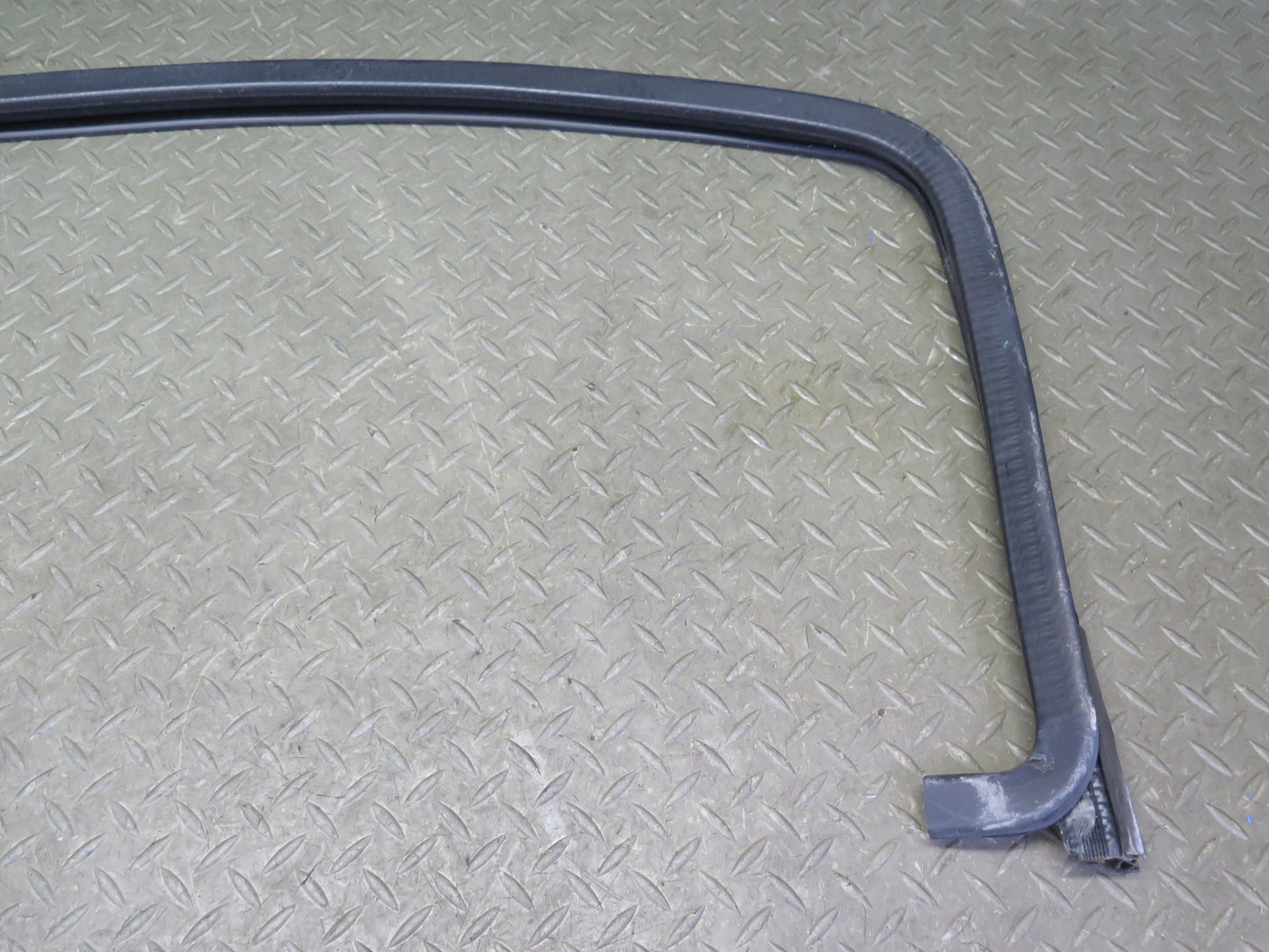 2003-2009 Hummer H2 Rear Right Window Outer Inner Weatherstrip Rubber Seal Set