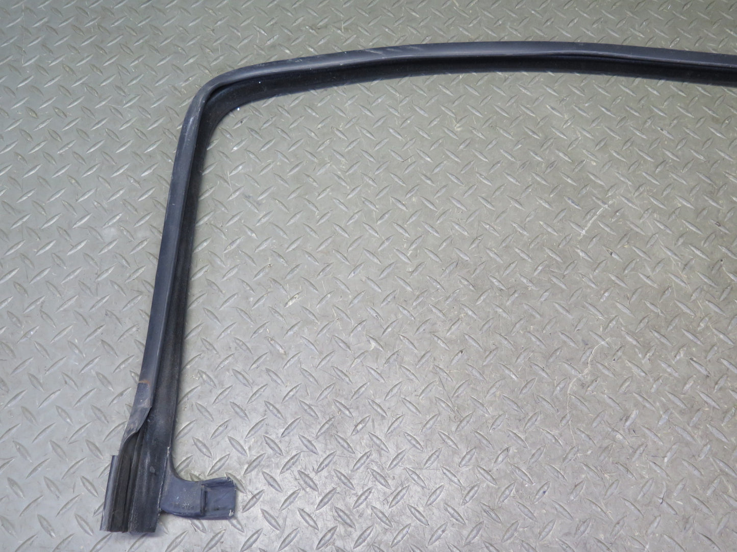 2003-2009 Hummer H2 Rear Right Window Outer Inner Weatherstrip Rubber Seal Set