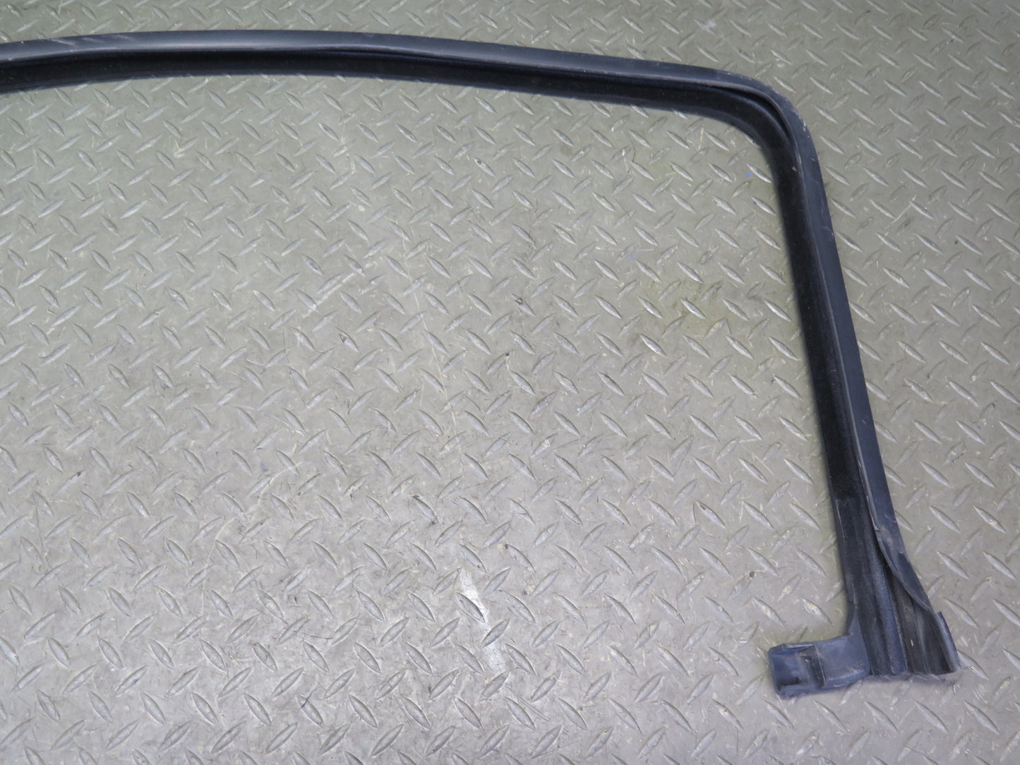 2003-2009 Hummer H2 Rear Right Window Outer Inner Weatherstrip Rubber Seal Set