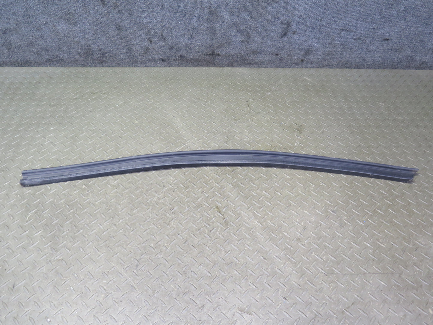 2003-2009 Hummer H2 Rear Right Window Outer Inner Weatherstrip Rubber Seal Set