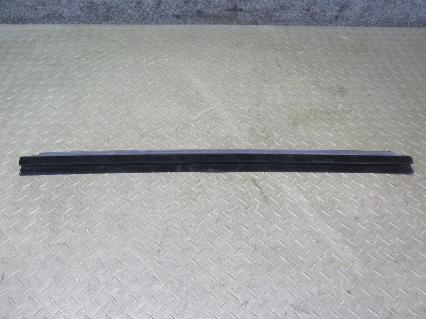 2003-2009 Hummer H2 Rear Right Window Outer Inner Weatherstrip Rubber Seal Set