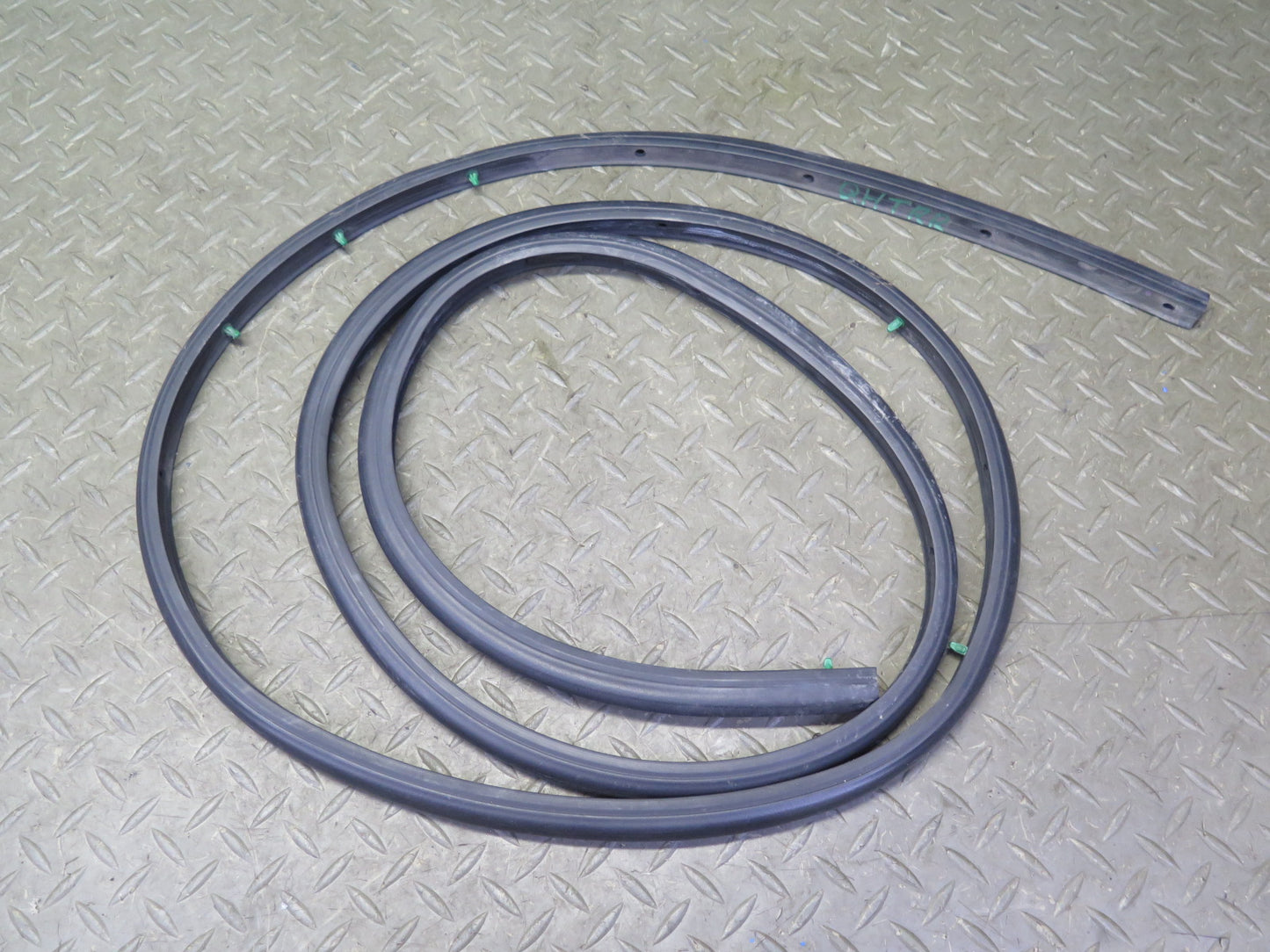 2003-2009 Hummer H2 Rear Right Window Outer Inner Weatherstrip Rubber Seal Set