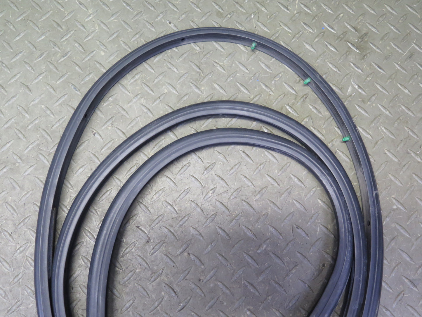 2003-2009 Hummer H2 Rear Right Window Outer Inner Weatherstrip Rubber Seal Set
