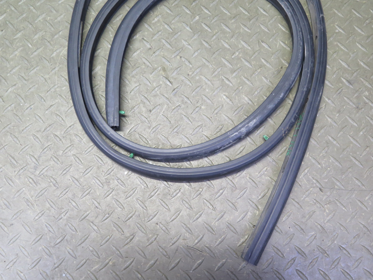 2003-2009 Hummer H2 Rear Right Window Outer Inner Weatherstrip Rubber Seal Set