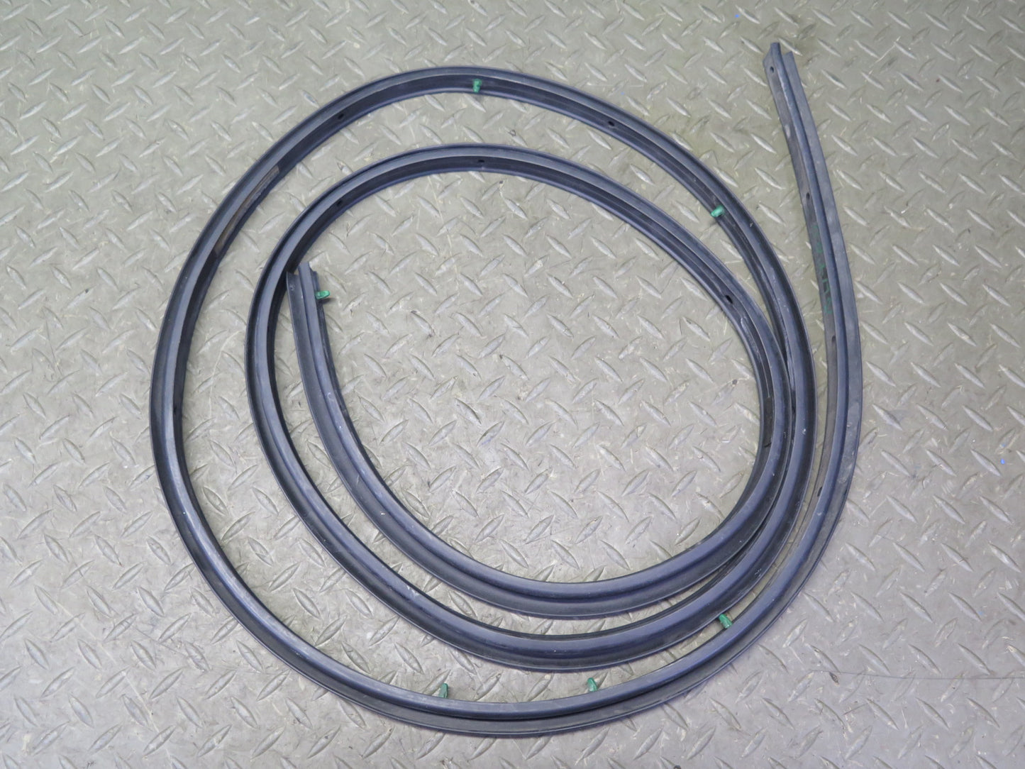 2003-2009 Hummer H2 Rear Right Window Outer Inner Weatherstrip Rubber Seal Set
