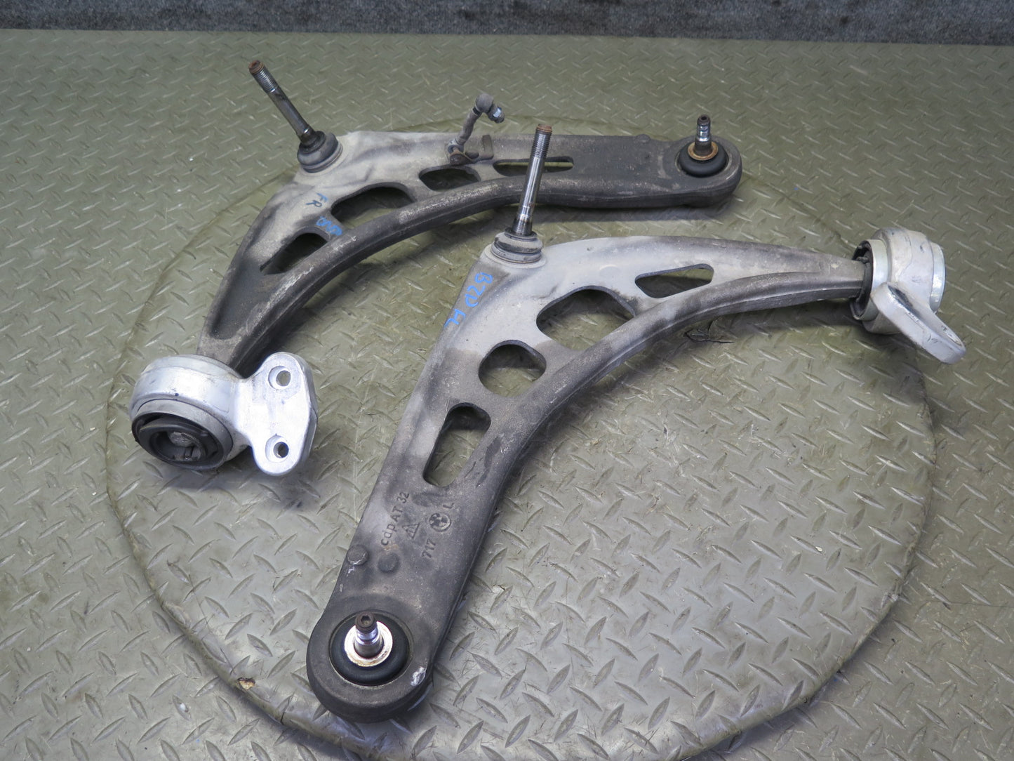 03-08 BMW E85 Z4 Set of 2 Front Left Right Lower Control Arm 110K Miles OEM