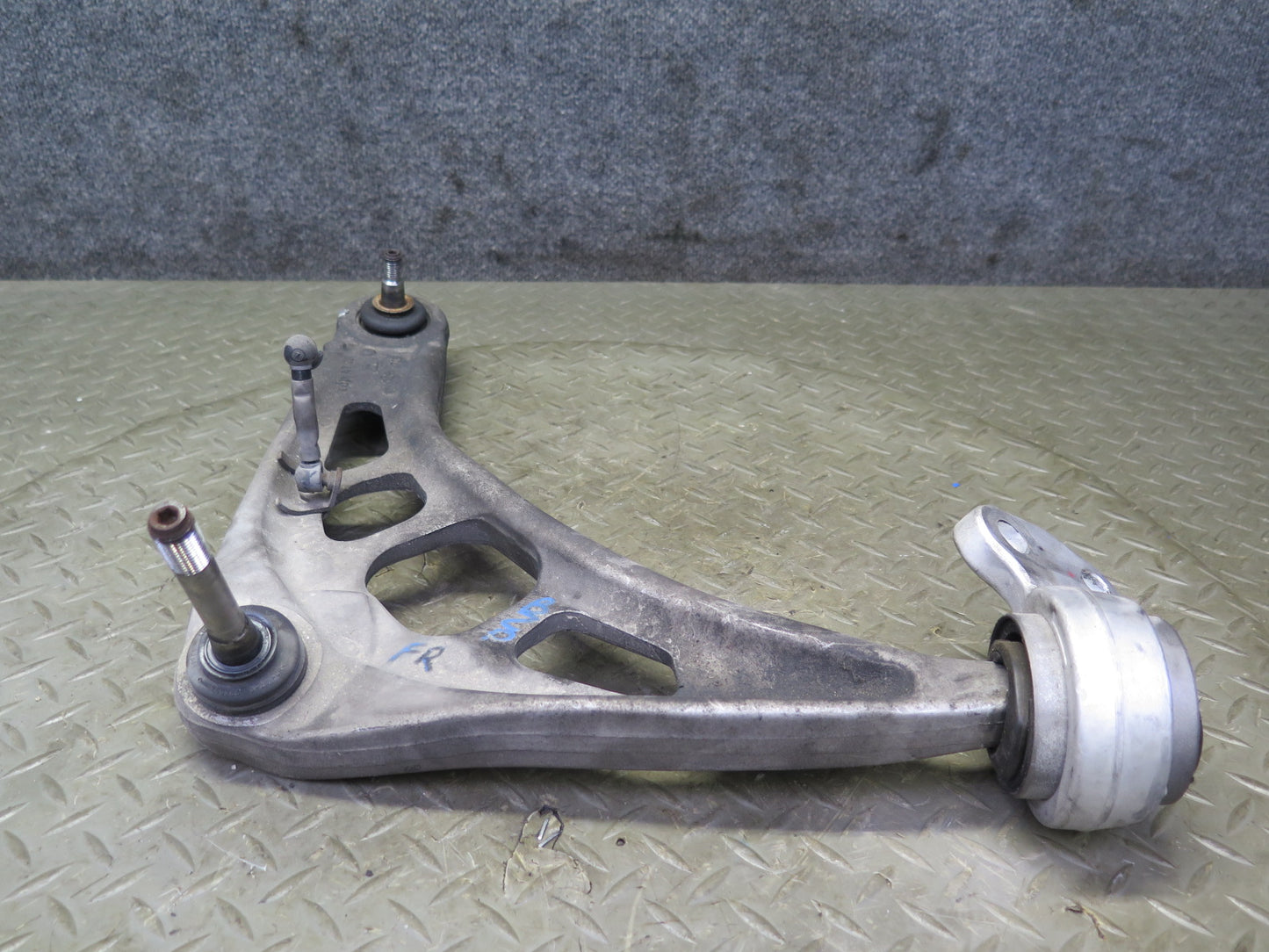 03-08 BMW E85 Z4 Set of 2 Front Left Right Lower Control Arm 110K Miles OEM