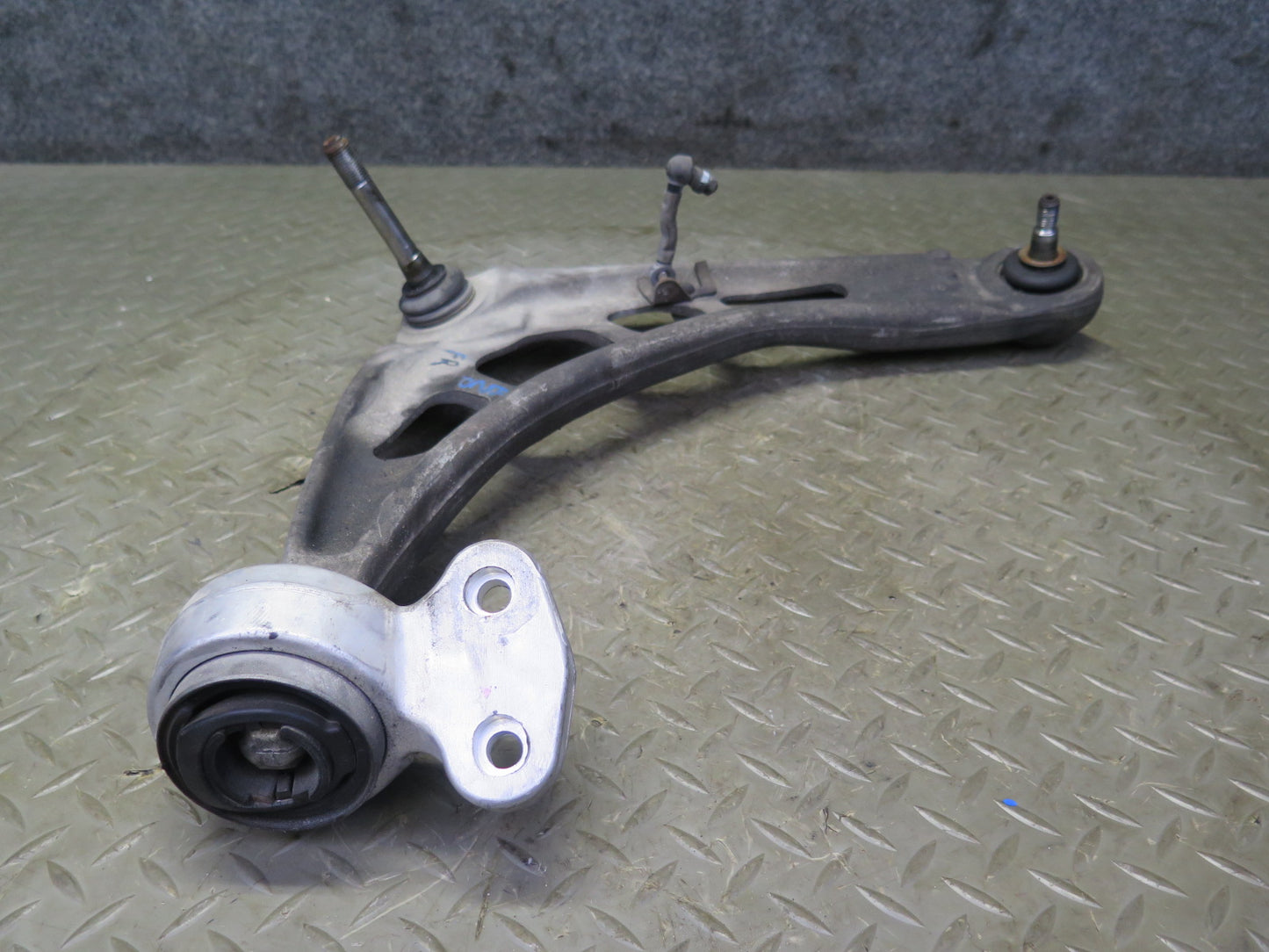 03-08 BMW E85 Z4 Set of 2 Front Left Right Lower Control Arm 110K Miles OEM