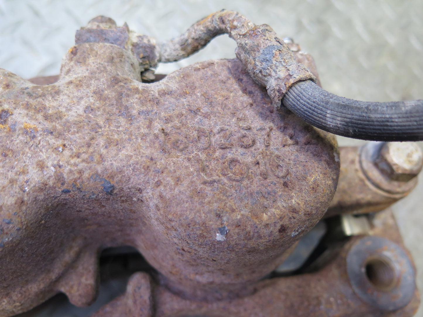 2003-2009 Hummer H2 AWD Front Left & Right Brake Caliper Set of 2