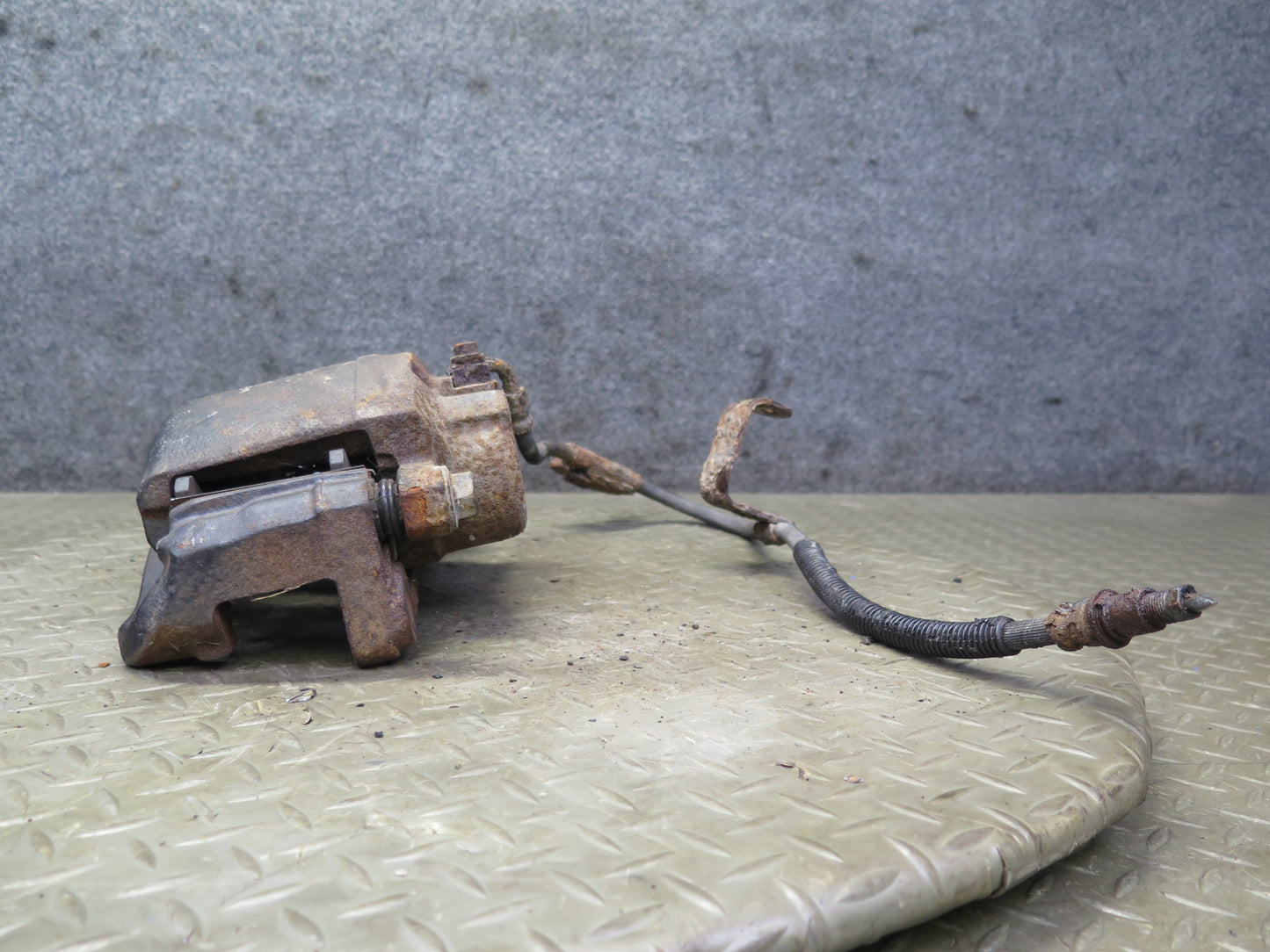 2003-2009 Hummer H2 AWD Front Left & Right Brake Caliper Set of 2